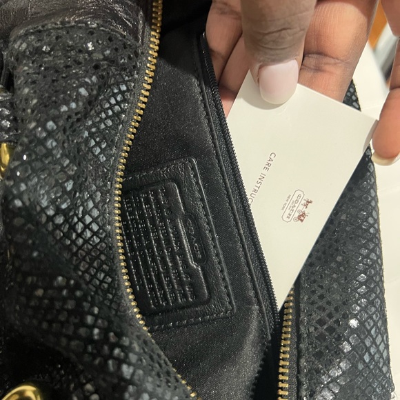 Coach Black bag with Gold Hardware - Picture 9 of 9